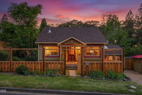 75 Dewey St, Ashland, OR, 97520-2108 | Card Image