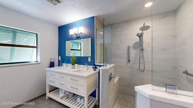 Master Bathroom | Image 25