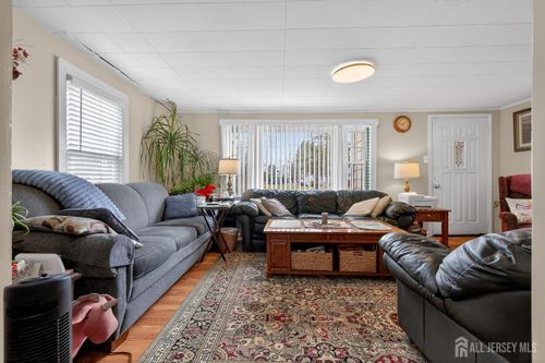 196 Girard Ave, Somerset, NJ, 08873-3008 | Card Image