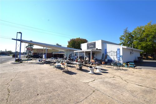 326 S 2nd St, Stilwell, OK, 74960-3808 | Card Image