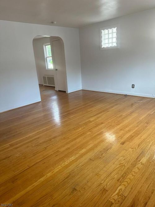 17 Pettit St, Bloomfield, NJ, 07003-3920 | Card Image