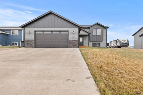552 Bull Run Dr, Box Elder, SD, 57719-1804 | Card Image