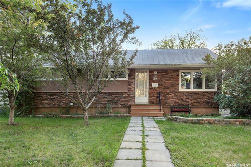 832 Walker St, Regina, SK, S4T5N2 | Card Image