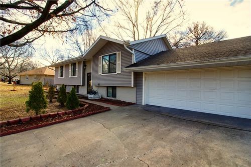 1804 Countryside Dr, Pittsburg, KS, 66762-3522 | Card Image