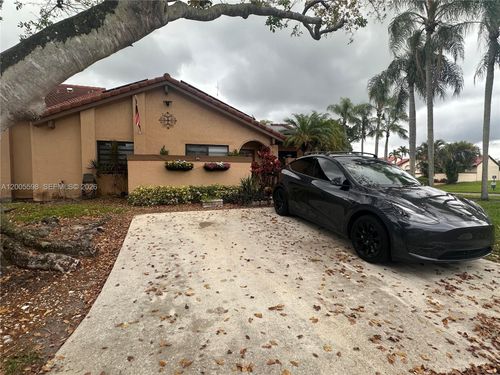 6633 Nw 178th Ter, Hialeah, FL, 33015-4446 | Card Image