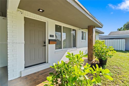 230 Sw 29th Ave, Fort Lauderdale, FL, 33312-1232 | Card Image