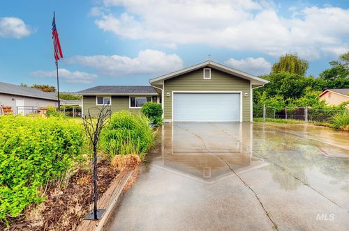 2110 Bonnie Dr, Payette, ID, 83661-3063 | Card Image