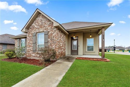 7765 Amite Springs Dr, Denham Springs, LA, 70706-1242 | Card Image