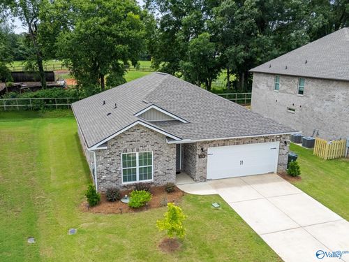 122 Cedar Lake Rd, Toney, AL, 35773-4607 | Card Image