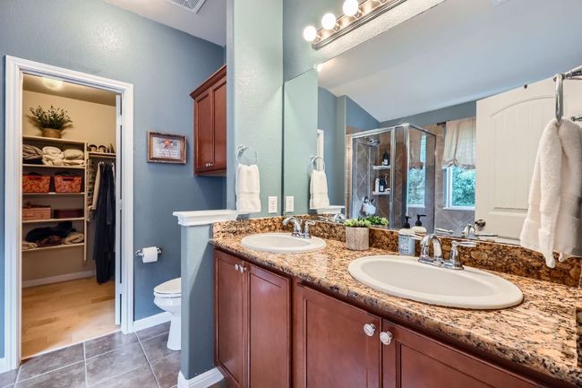 Double Sink. | Image 15