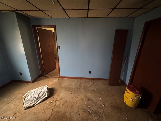 Empty room with baseboards and a paneled ceiling | Image 8
