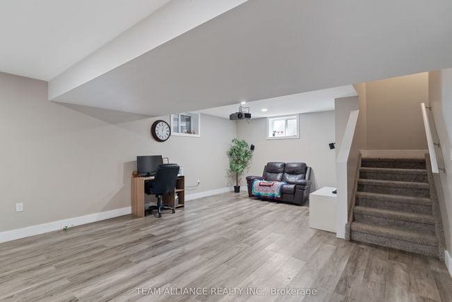 25 Queensway Dr, House other with 3 bedrooms, 4 bathrooms and 4 parking in Strathroy ON | Image 28