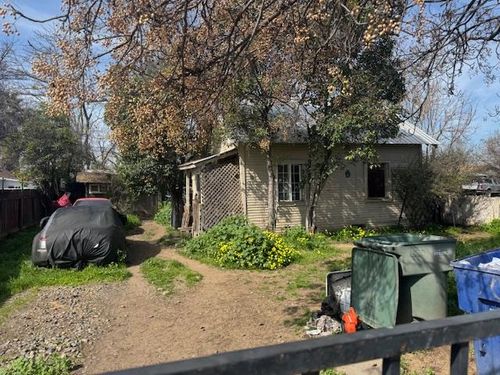 568 S Recreation Ave, Fresno, CA, 93702-3132 | Card Image