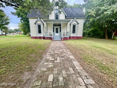809 Church St, Scotland Neck, NC, 27874-1223 | Card Image
