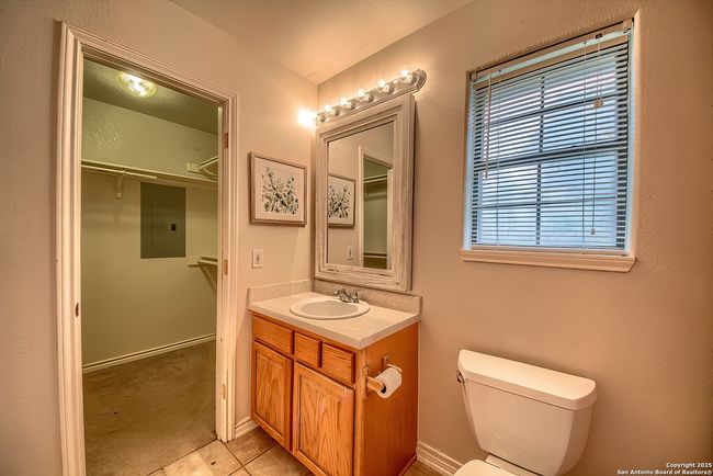 727 Falling Leaves Dr, House other with 3 bedrooms, 3 bathrooms and null parking in Adkins TX | Image 13