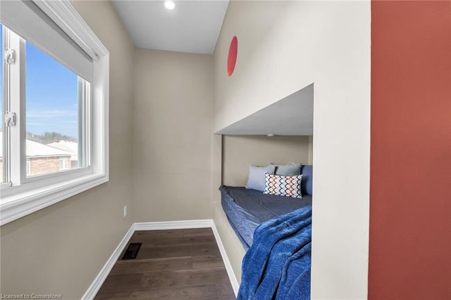 11 Sundial Cres, House other with 5 bedrooms, 3 bathrooms and 6 parking in Dundas ON | Image 22