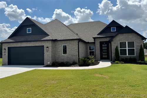 909 E Honolulu Pl, Broken Arrow, OK, 74012-7786 | Card Image