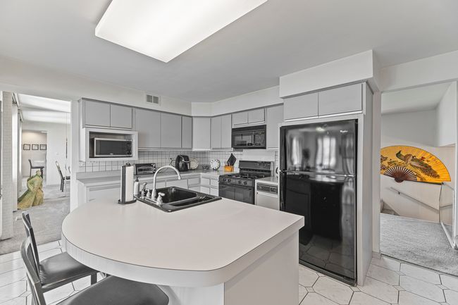 2213 Strawberry Ln, House other with 3 bedrooms, 3 bathrooms and 2 parking in Glenview IL | Image 5