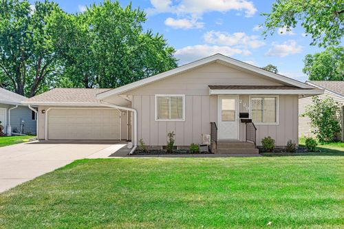 229 8th Ave Se, Osseo, MN, 55369-1627 | Card Image