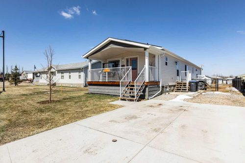 16 Baywood Link, Sylvan Lake, AB, T4S0A7 | Card Image