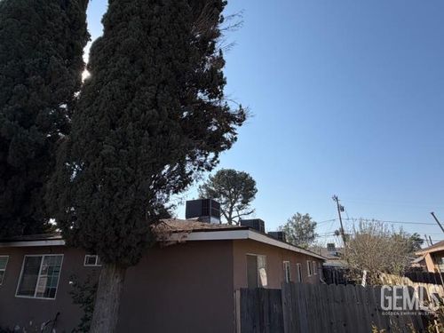 1909 Buena Vista St, Bakersfield, CA, 93304-2068 | Card Image