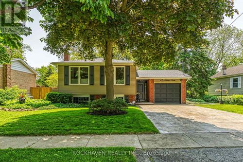 22 Nelson Street, Hamilton (Waterdown), ON, L0R2H0 | Card Image