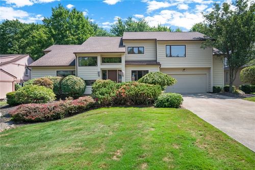 32560 Wintergreen Dr, Solon, OH, 44139-1358 | Card Image