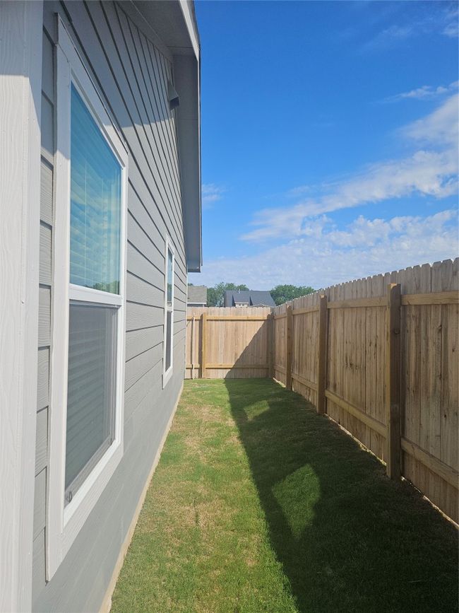 View of yard | Image 4