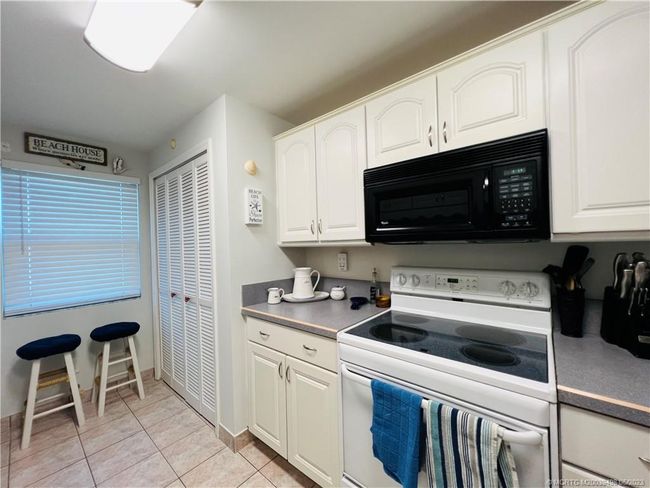 APT-401 - 10044 Ocean Dr, Condo with 3 bedrooms, 2 bathrooms and null parking in Jensen Beach FL | Image 11