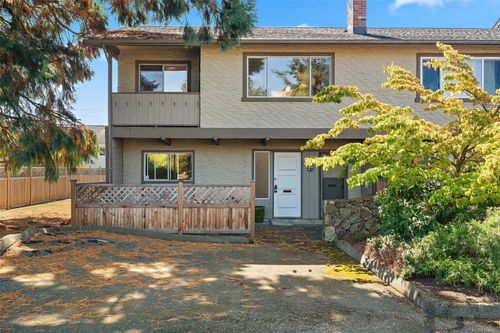 27-4051 Shelbourne St, Saanich, BC, V8N3E5 | Card Image