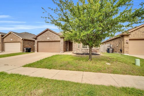 8213 White Hart Dr, Fort Worth, TX, 76179-1173 | Card Image