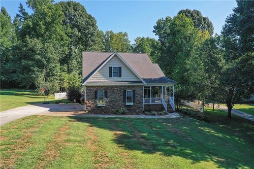 133 Fern Haven Ln, Mocksville, NC, 27028-7862 | Card Image