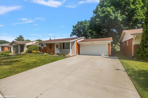11449 Crown Dr, Sterling Heights, MI, 48314-3516 | Card Image