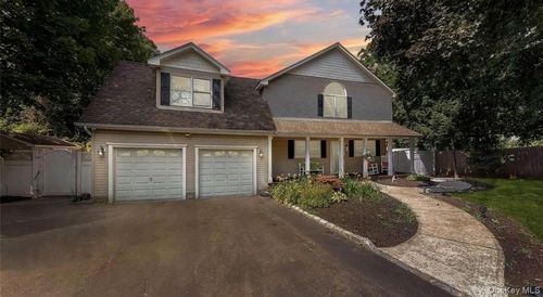 43 Tuscala St, Selden, NY, 11784-2731 | Card Image