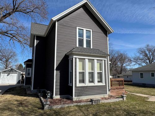 1005 G Ave, Grundy Center, IA, 50638-1140 | Card Image