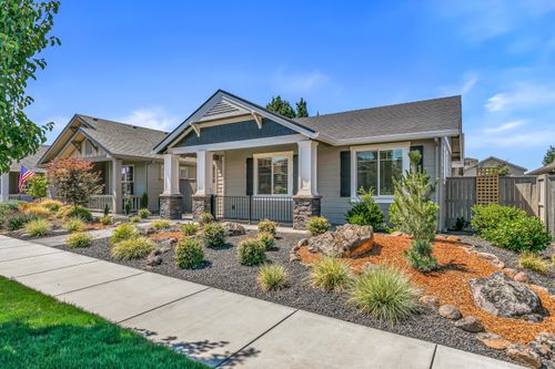560 Canterwood Dr, Medford, OR, 97504-9164 | Card Image