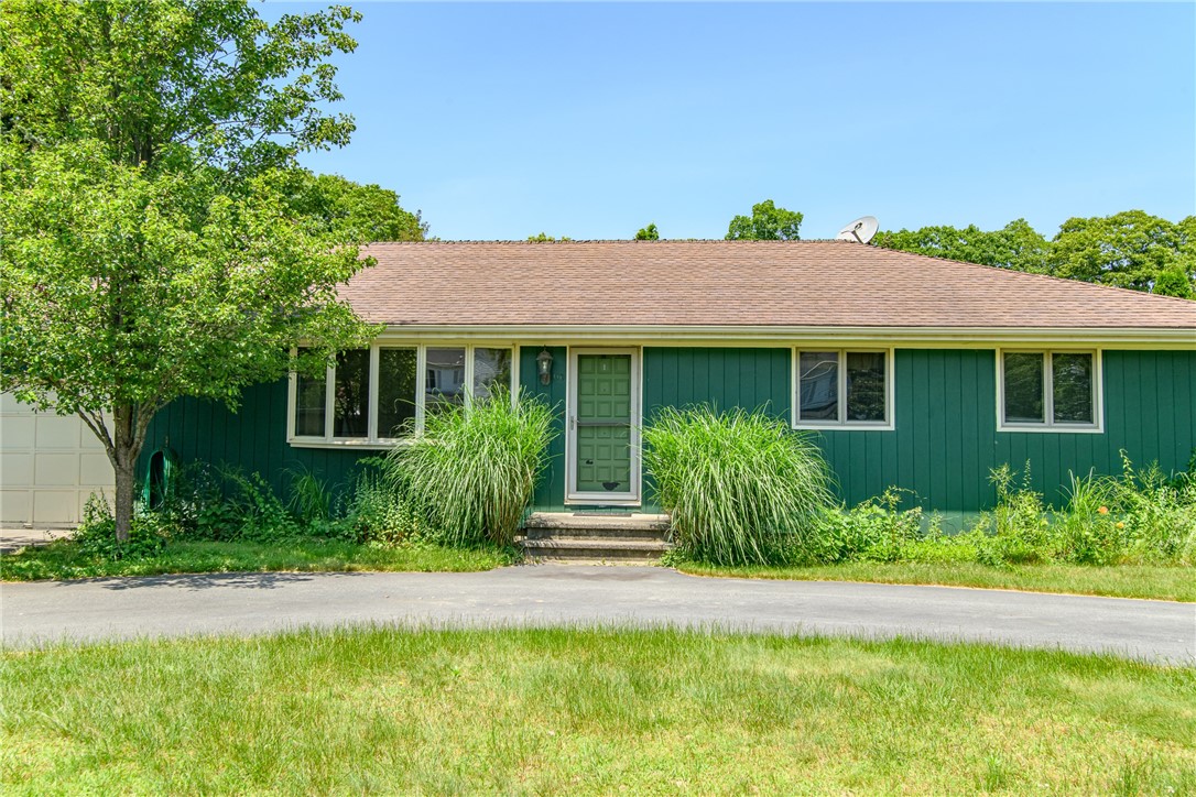 Leger Ln, Tiverton, RI 02878