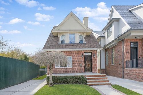862 10th Street, Brooklyn, NY, 11230 | Card Image