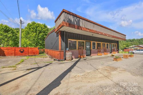 9211 Nc Highway 194 N, Lansing, NC, 28643-9533 | Card Image