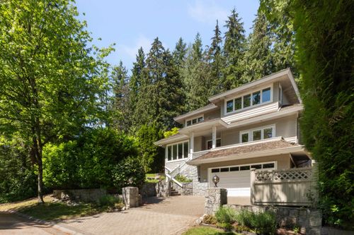 772 Regal Cres, North Vancouver, BC, V7K2X8 | Card Image