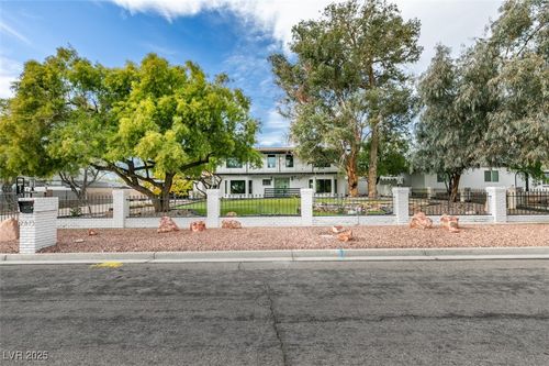 2875 Rosanna St, Las Vegas, NV, 89117-3045 | Card Image