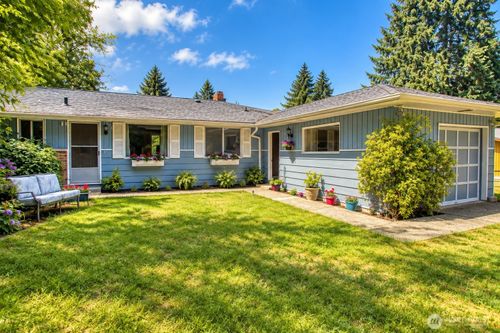 11826 Manzanita Ln Ne, Bainbridge Island, WA, 98110-1235 | Card Image