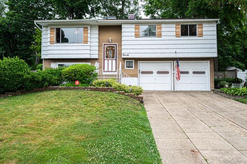 90 Rhode Island Ave, Bay Shore, NY, 11706-2556 | Card Image