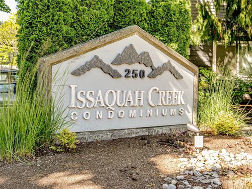 c-302-250 Nw Dogwood St, Issaquah, WA, 98027-3259 | Card Image