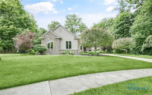 4068 Deer Ravine Ct, Maumee, OH, 43537-8215 | Card Image