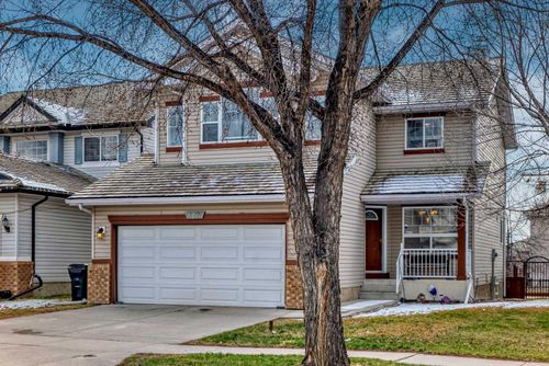13725 Mt Mckenzie Drive Se, Home with 4 bedrooms, 3 bathrooms and 4 parking in Calgary AB | Card Image