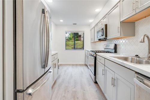 2903 Fox Ln, Poughkeepsie, NY, 12603-6937 | Card Image