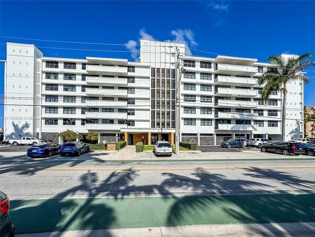 APT-404 - 10101 E Bay Harbor Dr, Condo with 2 bedrooms, 2 bathrooms and null parking in Bay Harbor Islands FL | Image 23