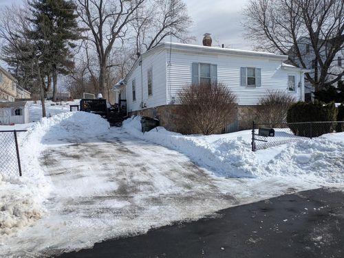 56 Sprague St, Manchester, NH, 03103-7333 | Card Image