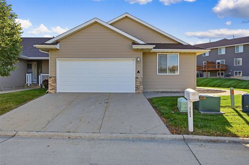 3765 37th Ave Sw, Cedar Rapids, IA, 52404-8325 | Card Image